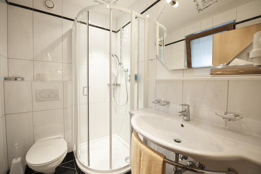 Hotel Angelika Neustift im Stubaital Ruang foto